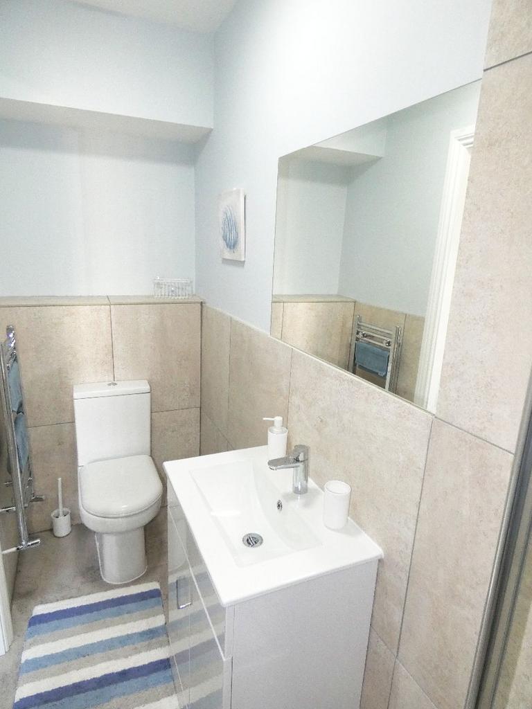 Bedroom 5 Ensuite