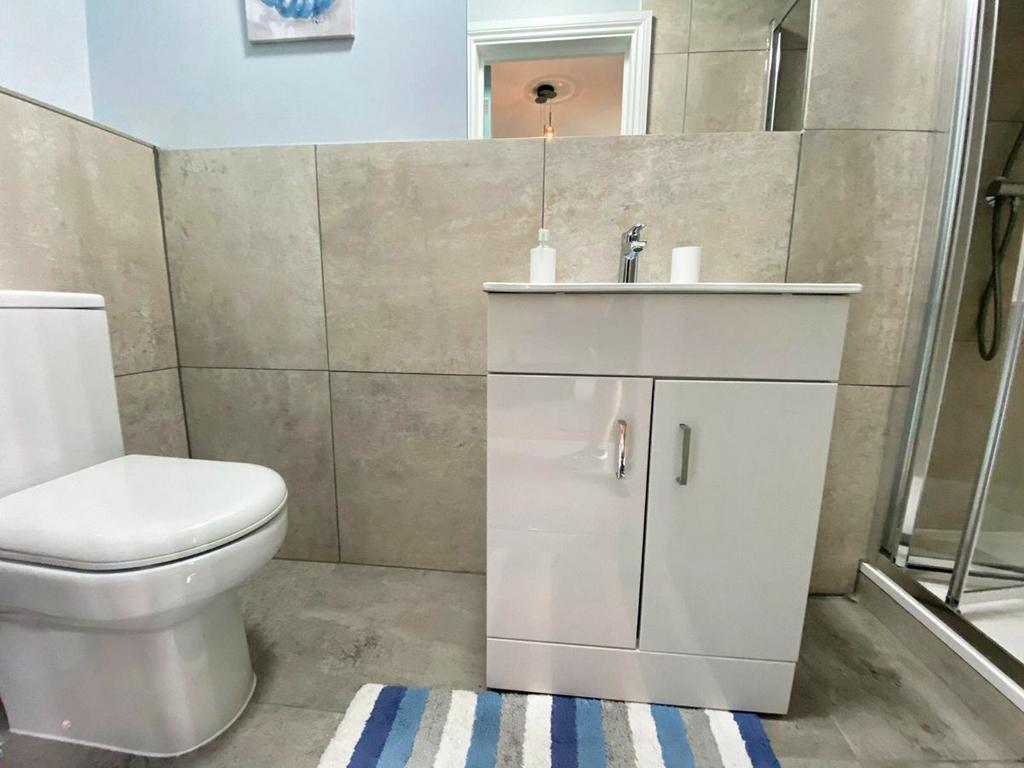 Bedroom 2 Ensuite
