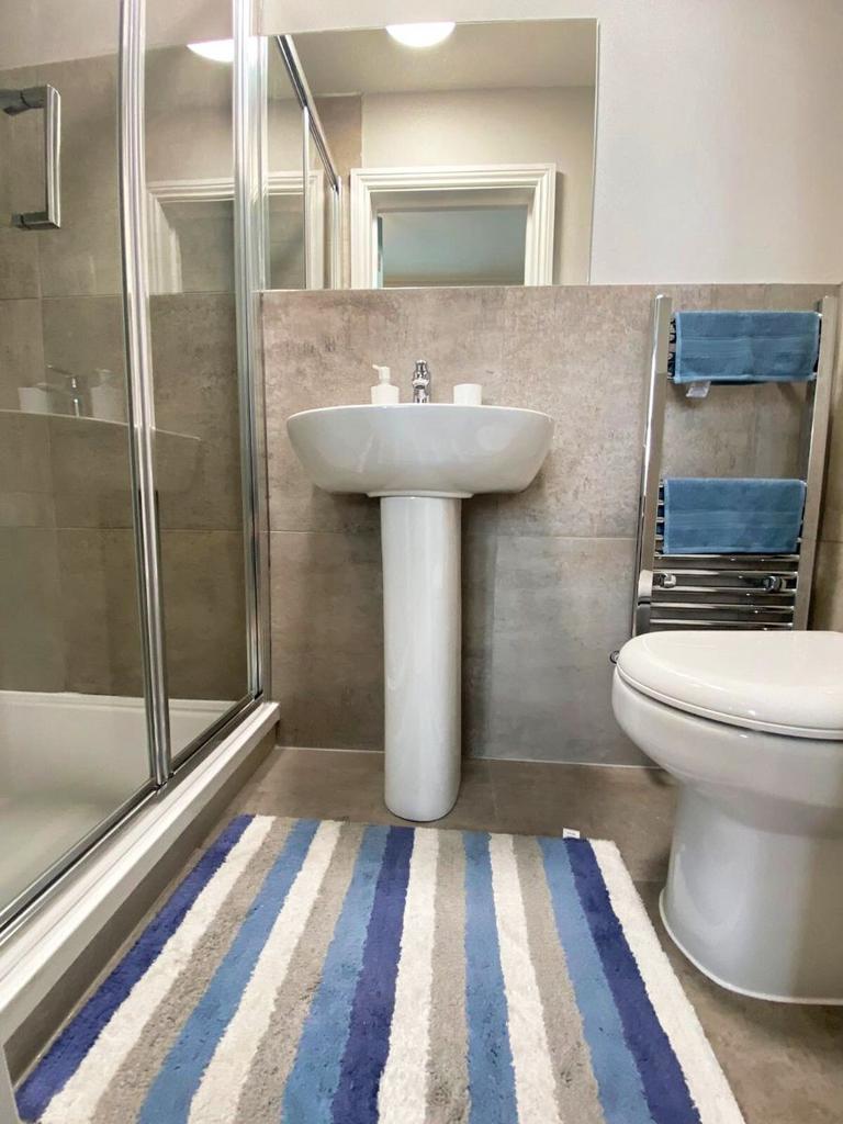 Bedroom 4 Ensuite