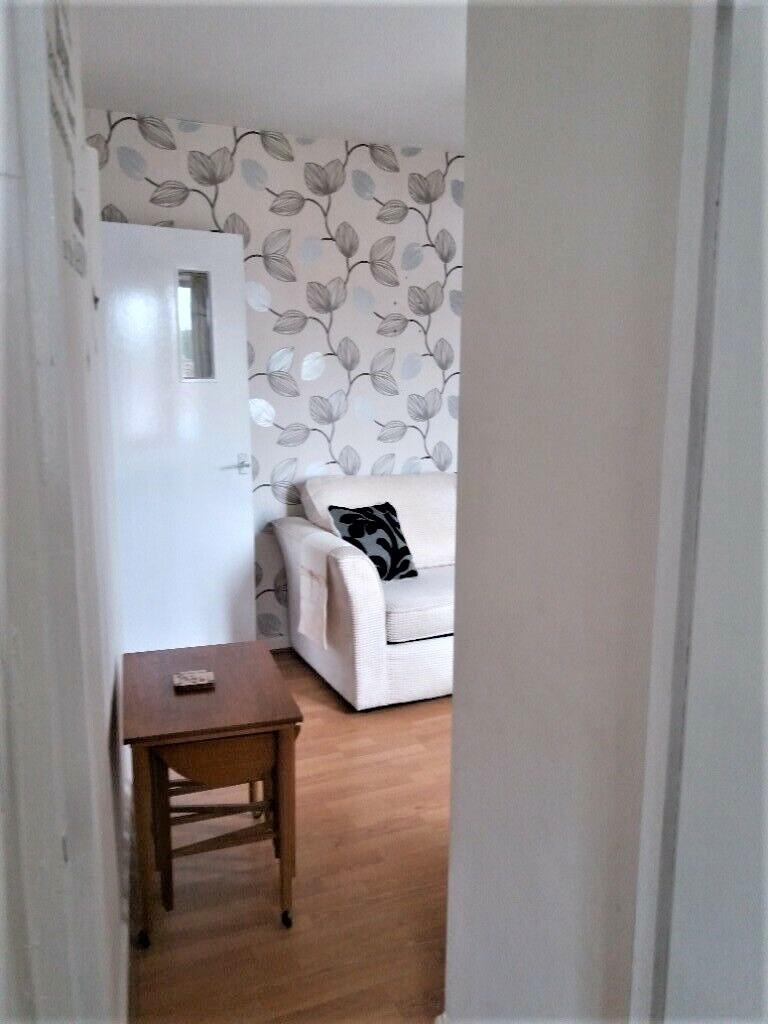 Berwick Avenue, Hayes, Middlesex, UB4 2 bed £1,200 pcm (£