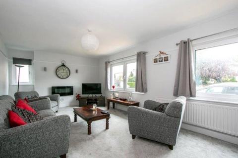 4 bedroom detached house to rent, Orchard Avenue, Poole