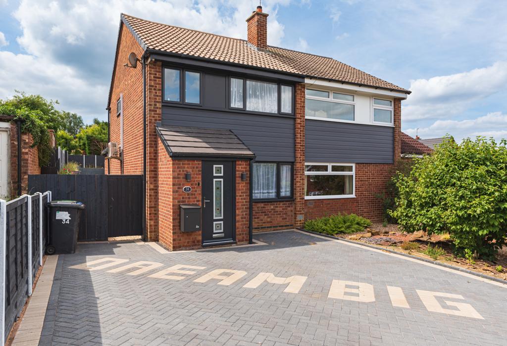 Sunningdale Drive, Daventry 3 bed semidetached house £350,000