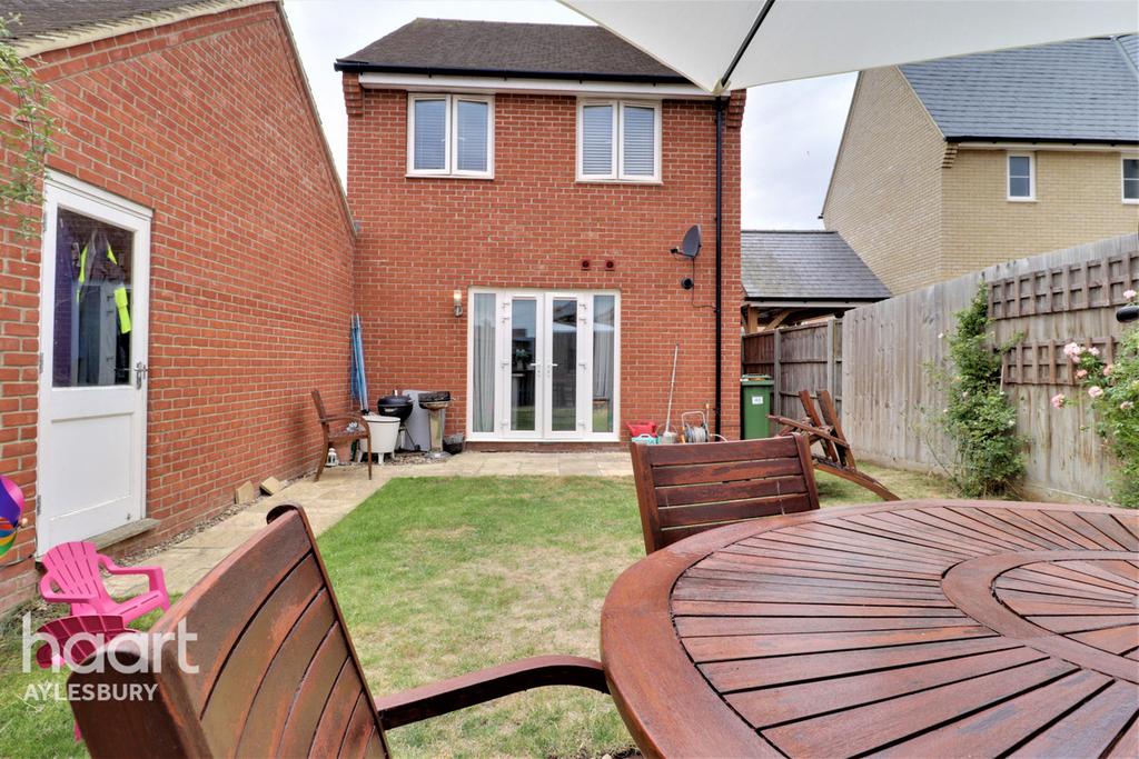 Laxton Road, Aylesbury 3 bed detached house £420,000