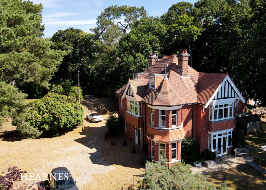 14 Ridgeway, Broadstone, BH18 8EA 5 bed detached house for sale £