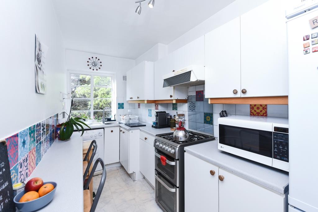 Northwood Hall Hornsey Lane Highgate N6 2 bed flat £1,846 pcm (£426 pw)