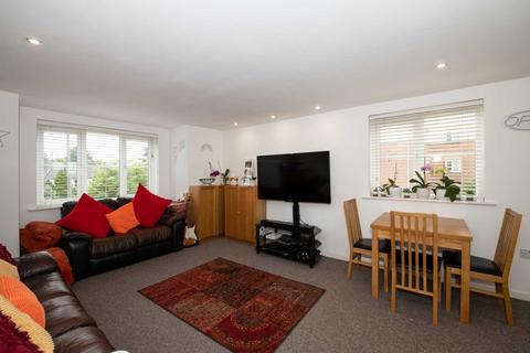 2 bedroom flat to rent, Lever Court, Salford