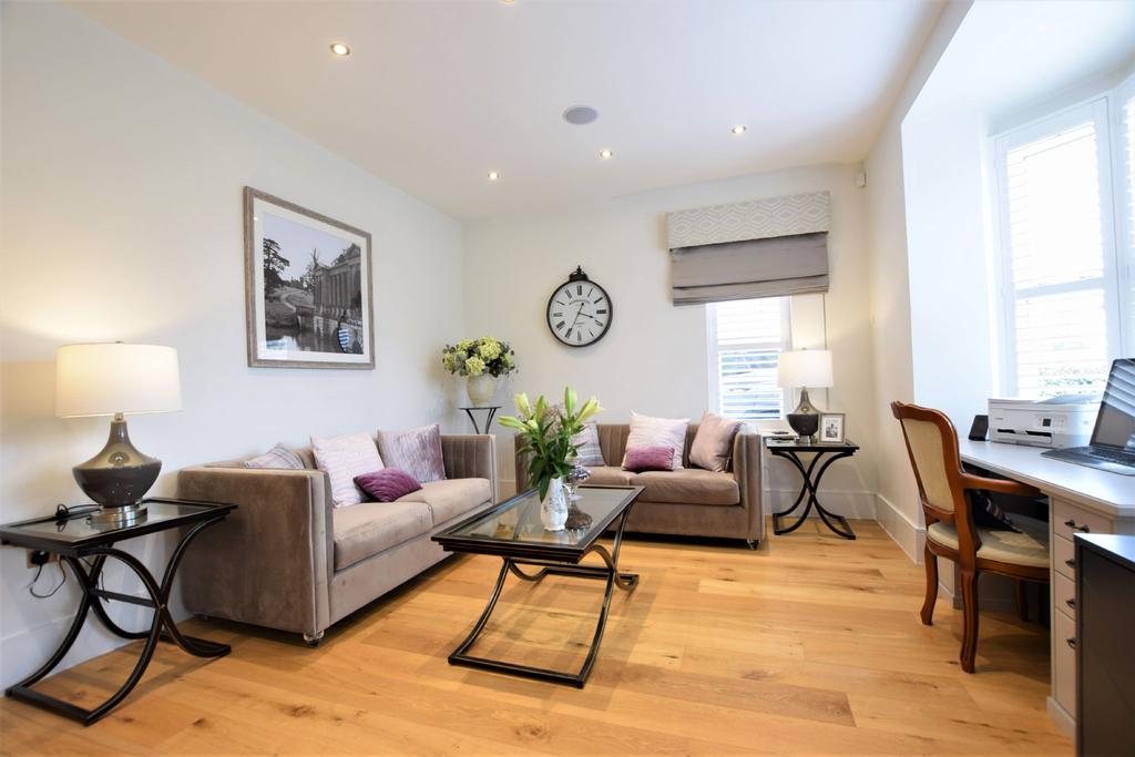 Hallway/sitting room