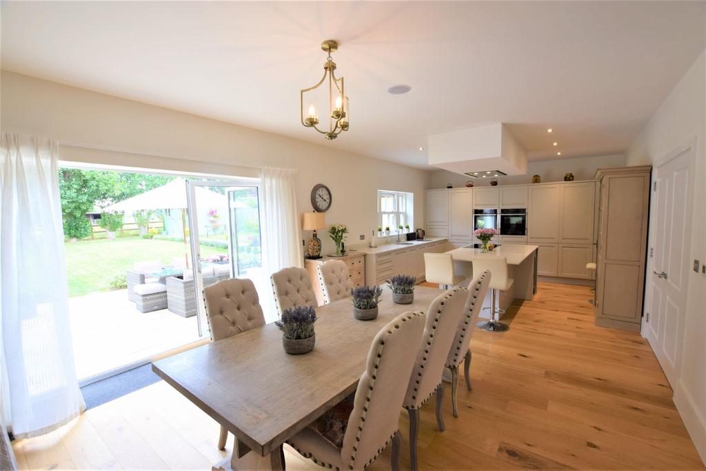 Kitchen diner