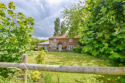 3 bedroom semi-detached house for sale, The Street, Suffield