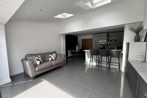 27 Crocus Drive, Royton, Oldham, OL2 6QP