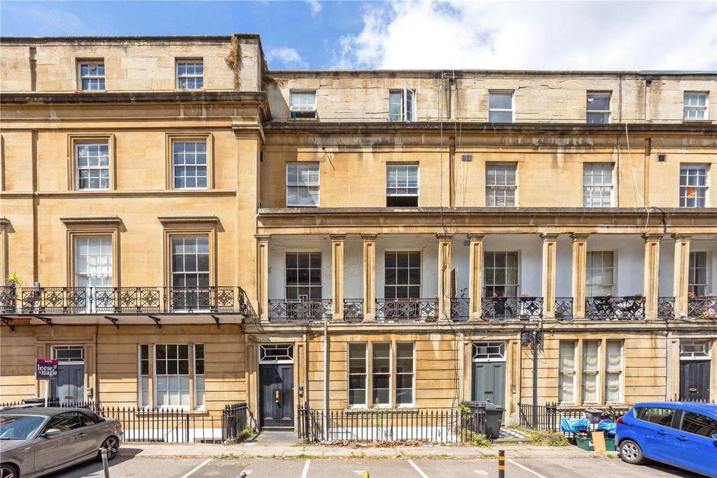 Buckingham Place, Clifton, Bristol, BS8 2 bed apartment £350,000