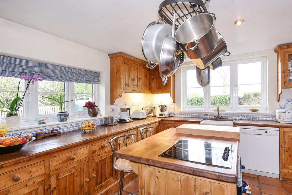 Buckingham Road, Weedon 5 bed cottage to rent £1,795 pcm (£414 pw)