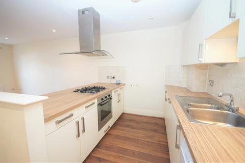 2 bedroom ground floor flat to rent, Viewpoint Court, Pinner HA5