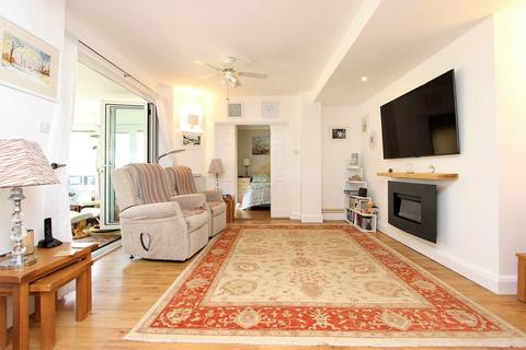24 Garratts Lane, Banstead, SM7 2EA