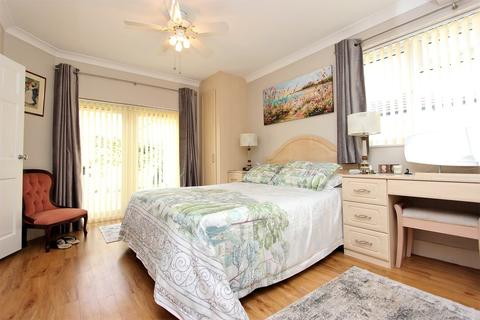 24 Garratts Lane, Banstead, SM7 2EA