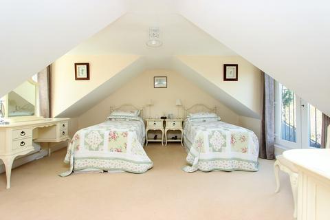 24 Garratts Lane, Banstead, SM7 2EA