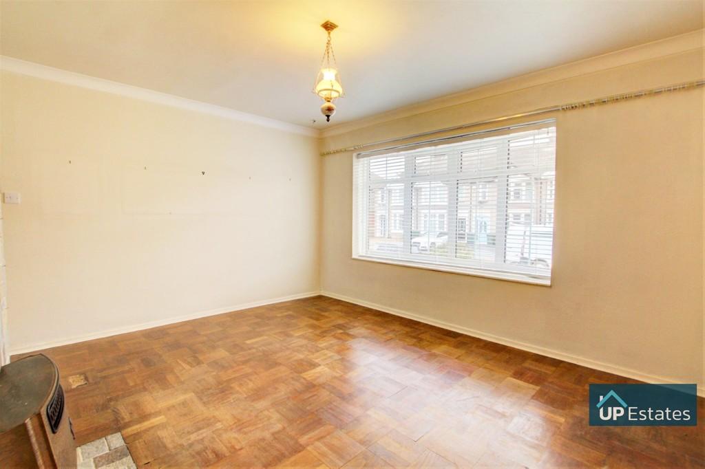 Macdonald Road, Coventry 3 bed semidetached house £900 pcm (£208 pw)