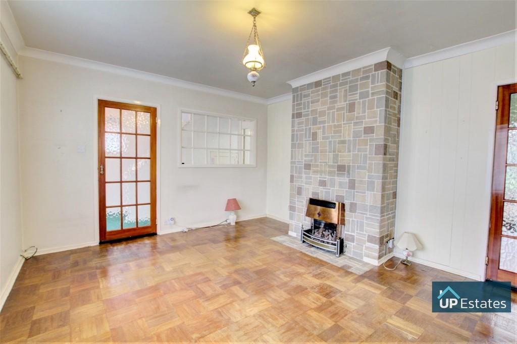 Macdonald Road, Coventry 3 bed semidetached house £900 pcm (£208 pw)