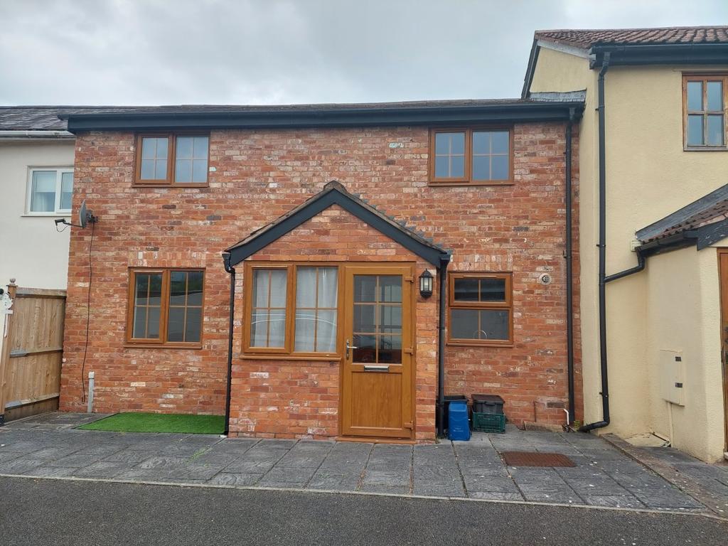 New Street, Cullompton 2 bed terraced house £775 pcm (£179 pw)