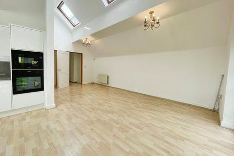 2 bedroom flat to rent, Heath Road, Hale, Cheshire, WA14