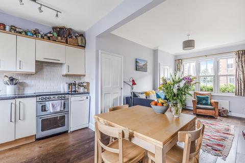 225 Derinton Road, London, SW17 8JD