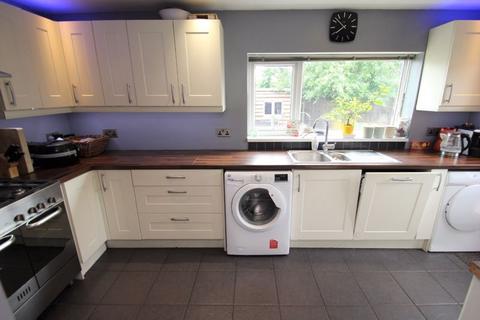 2 Eden Close, Studley, B80 7RF