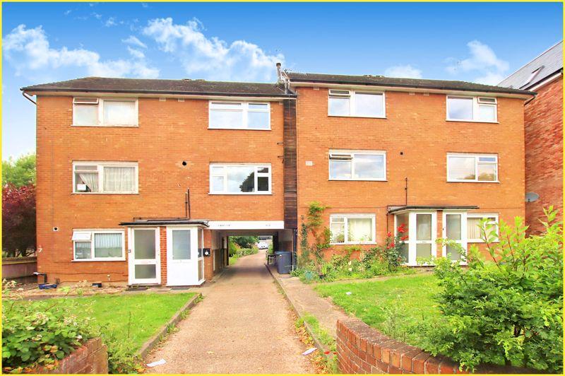 South Park Hill Road, South Croydon 2 bed apartment £1,600 pcm (£369 pw)