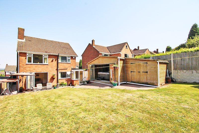 Farrington Road, ETTINGSHALL PARK, WV4 6QH 3 bed detached house for sale £375,000