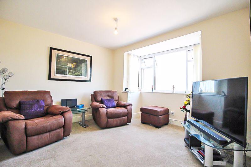 Farrington Road, ETTINGSHALL PARK, WV4 6QH 3 bed detached house for