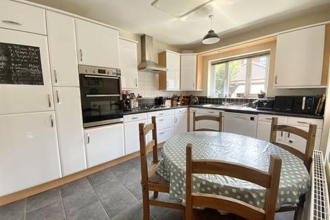 9 Thacker Drive, Lichfield, WS13 6NS