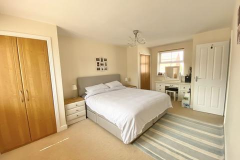 9 Thacker Drive, Lichfield, WS13 6NS