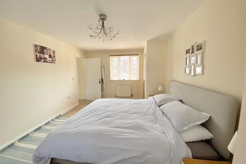 9 Thacker Drive, Lichfield, WS13 6NS
