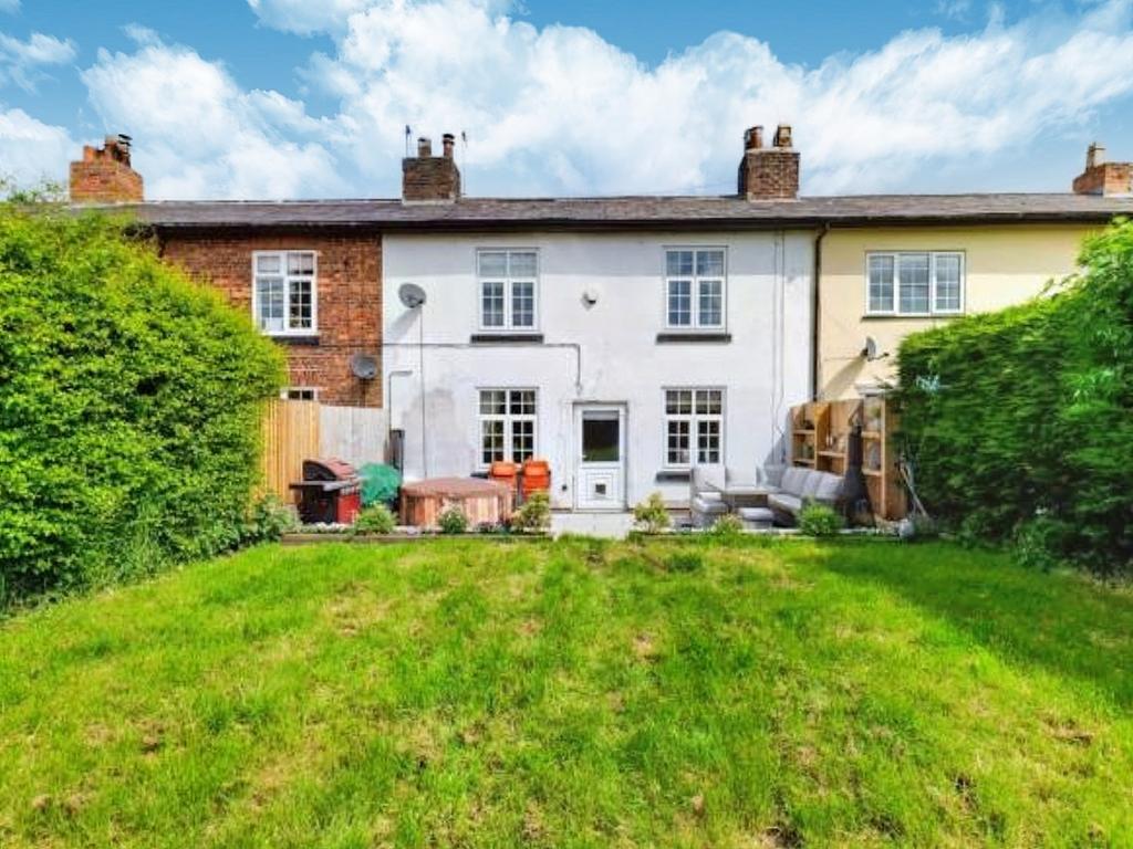 Northwich Road, Dutton, Warrington, WA4 3 bed cottage £285,000