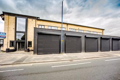 Shop to rent, White Abbey Road, Bradford