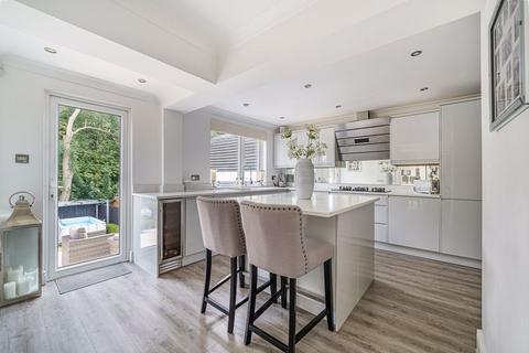 15 Kent Close, Orpington, BR6 7HD