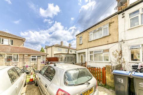 3 bedroom maisonette for sale, Walnut Tree Avenue, Mitcham, CR4