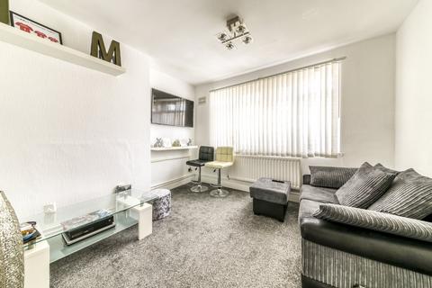 3 bedroom maisonette for sale, Walnut Tree Avenue, Mitcham, CR4