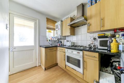 3 bedroom maisonette for sale, Walnut Tree Avenue, Mitcham, CR4