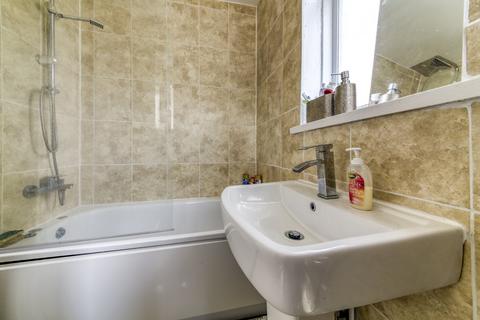 3 bedroom maisonette for sale, Walnut Tree Avenue, Mitcham, CR4
