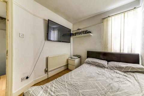 14 Walnut Tree Avenue, Mitcham, CR4 3AB