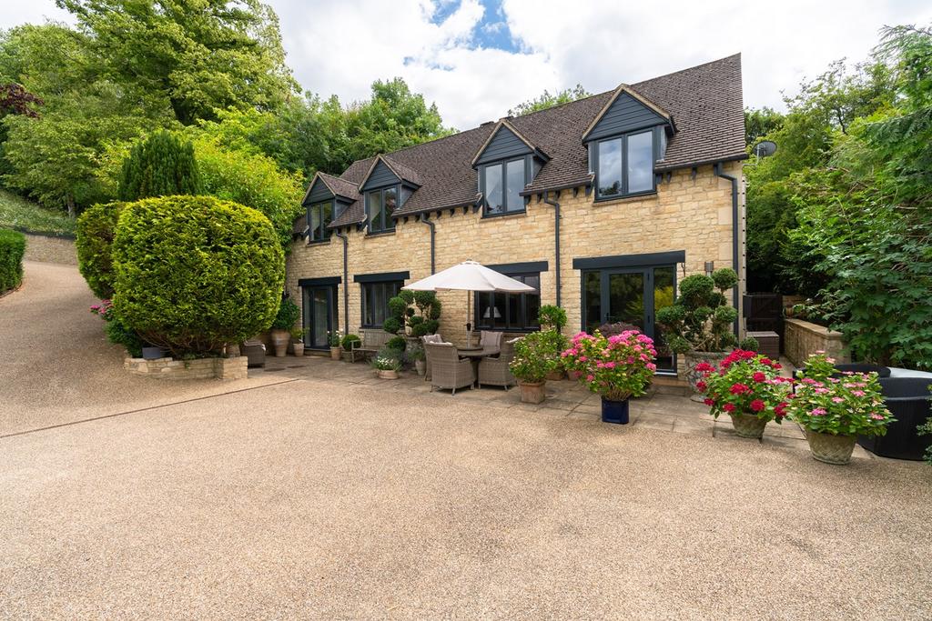 Cleeve Hill, Cheltenham, GL52 3 bed house for sale £750,000