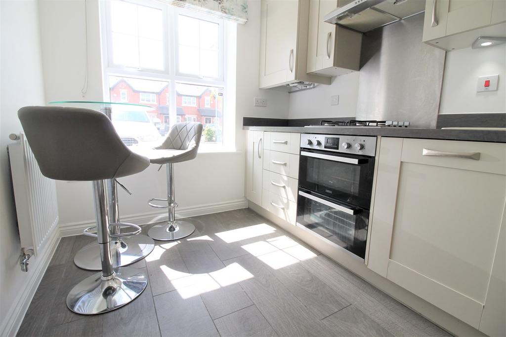 Cotton Meadows, Bolton, BL1 3 bed semidetached house £895 pcm (£207 pw)