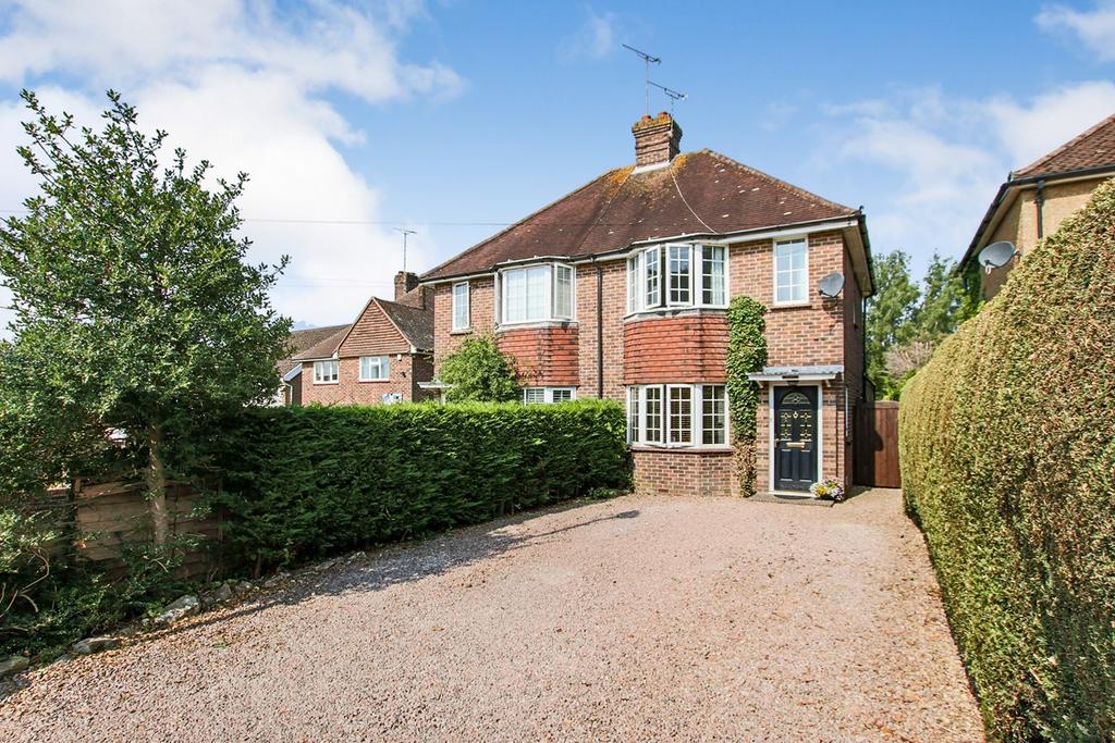 Dunnings Road, East Grinstead, RH19 3 bed semi-detached house - £450,000