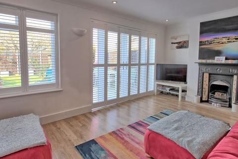 8 Captain Cook Close, Chalfont St Giles, HP8 4DS