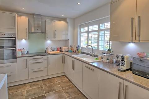 8 Captain Cook Close, Chalfont St Giles, HP8 4DS