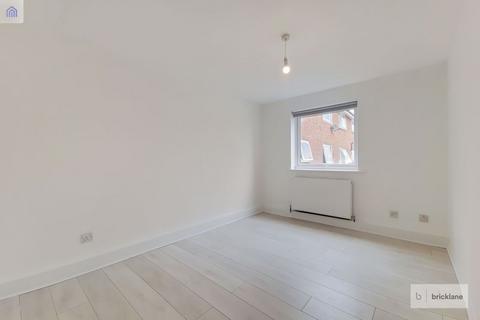 2 bedroom apartment to rent, Gurney Close, Barking