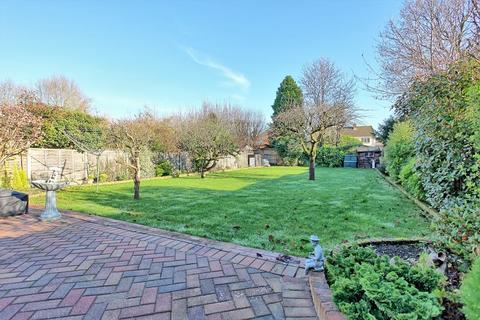 Lynwood Hedgerow, Chalfont St Peter, Gerrards Cross, SL9 0HD