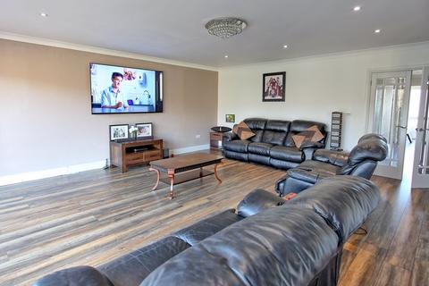 Lynwood Hedgerow, Chalfont St Peter, Gerrards Cross, SL9 0HD