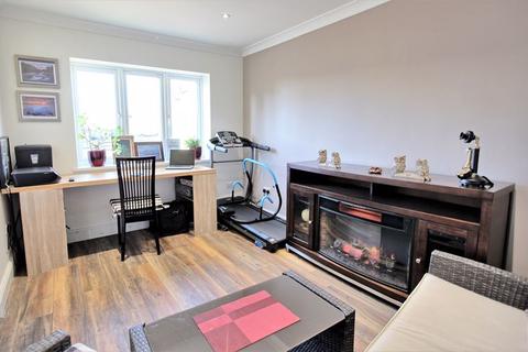 Lynwood Hedgerow, Chalfont St Peter, Gerrards Cross, SL9 0HD