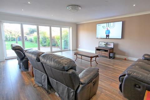 Lynwood Hedgerow, Chalfont St Peter, Gerrards Cross, SL9 0HD